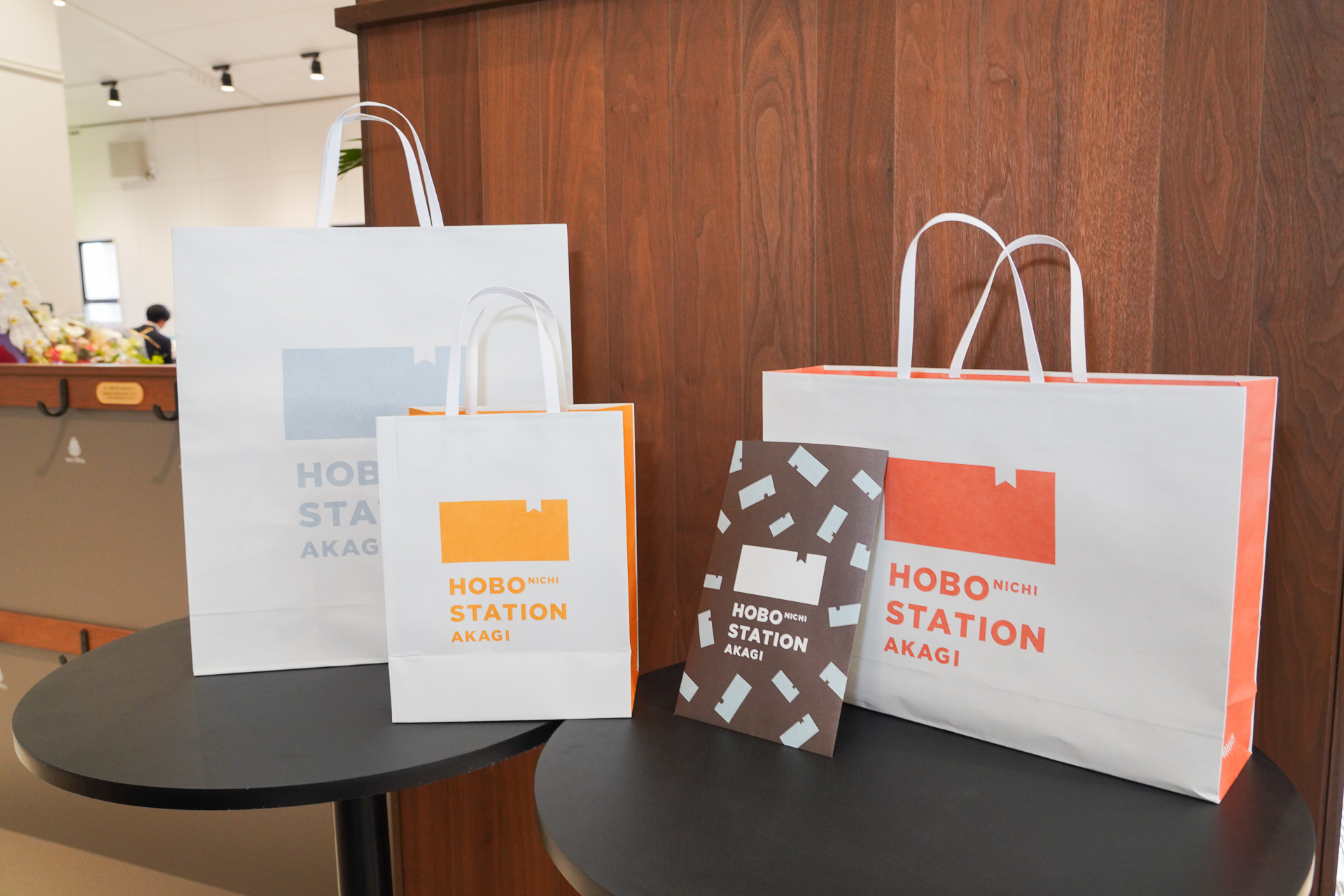 ショッピングバッグも凝ったデザイン