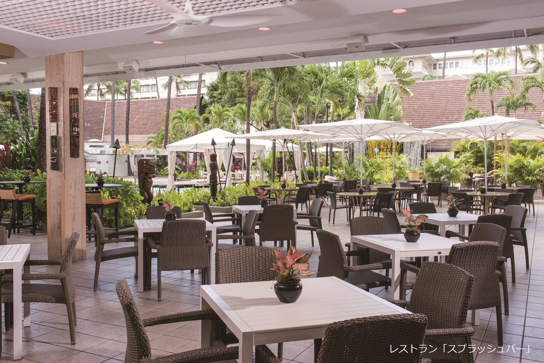 レストラン「スプラッシュバー」（シェラトン・プリンセス・カイウラニ・ワイキキビーチ内）。選べるプレートとドリンクがセットのコンチネンタルブレックファースト（軽朝食）が1人1000円