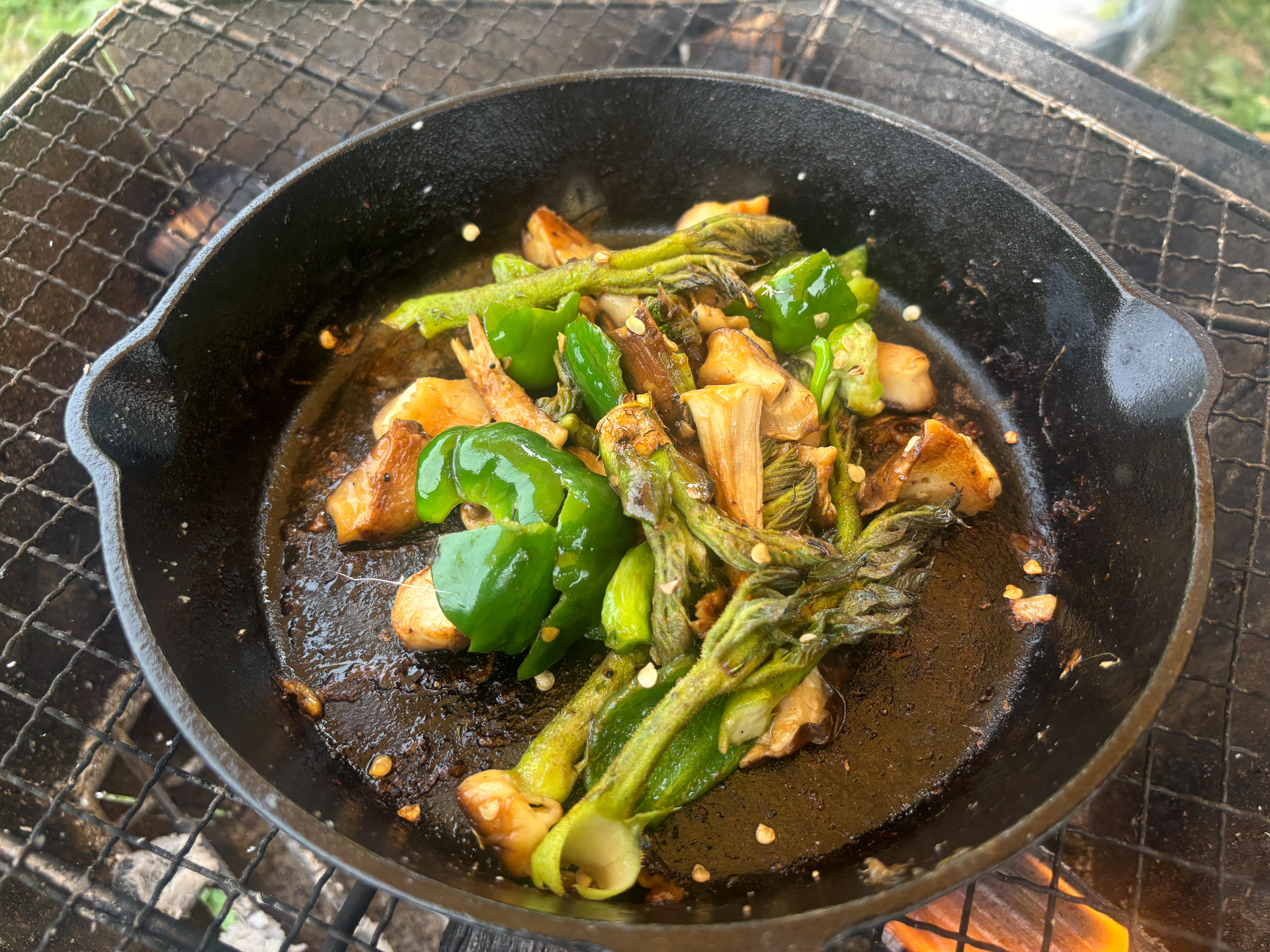 山菜はきのことバターソテーに