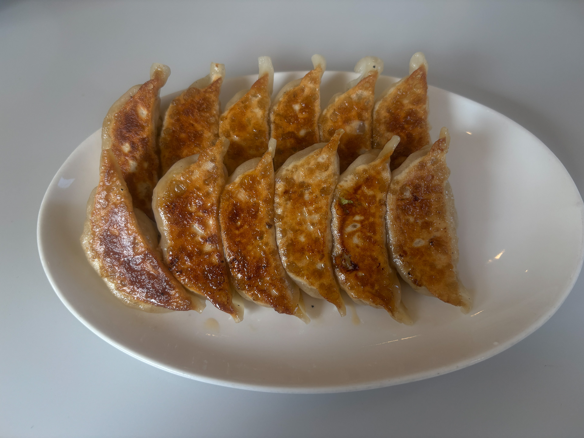 薄皮で具と口のなかで一体化する餃子