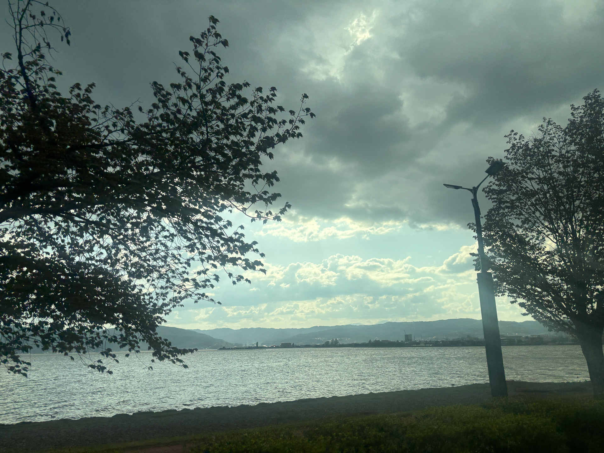 やっと諏訪湖畔へ