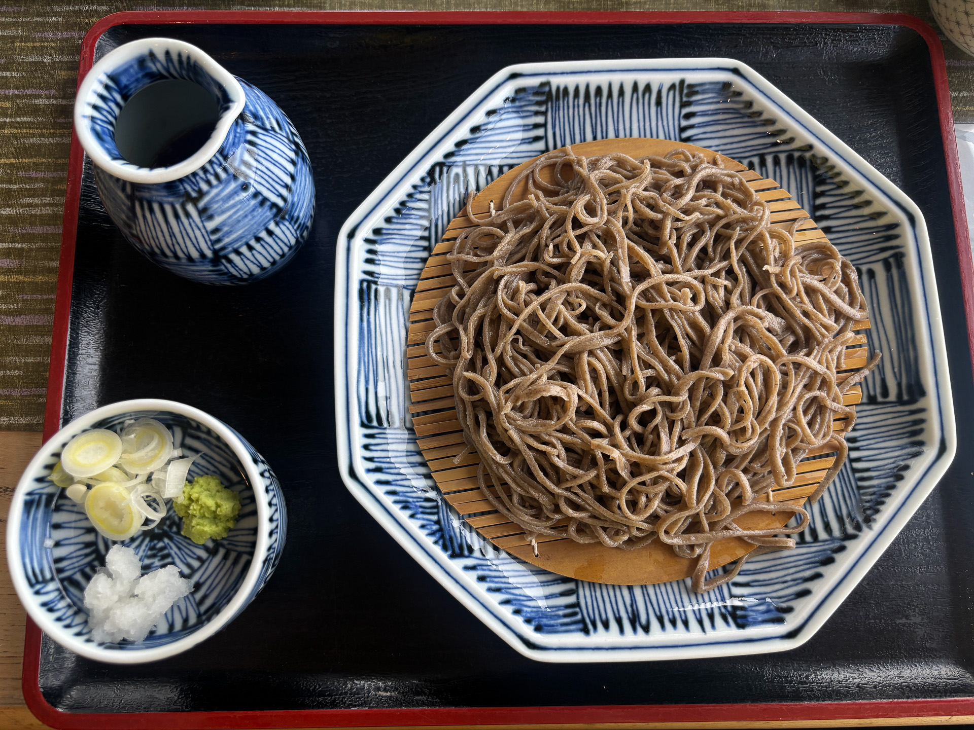 田舎そば風の二八のざるそば