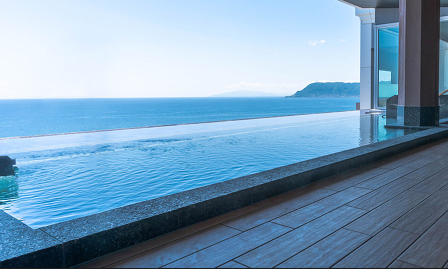 添乗員付きツアー例。函館国際ホテルと湯の川温泉「海と灯」に泊まり、函館名所の1dayツアーと自由行動が楽しめる4日間