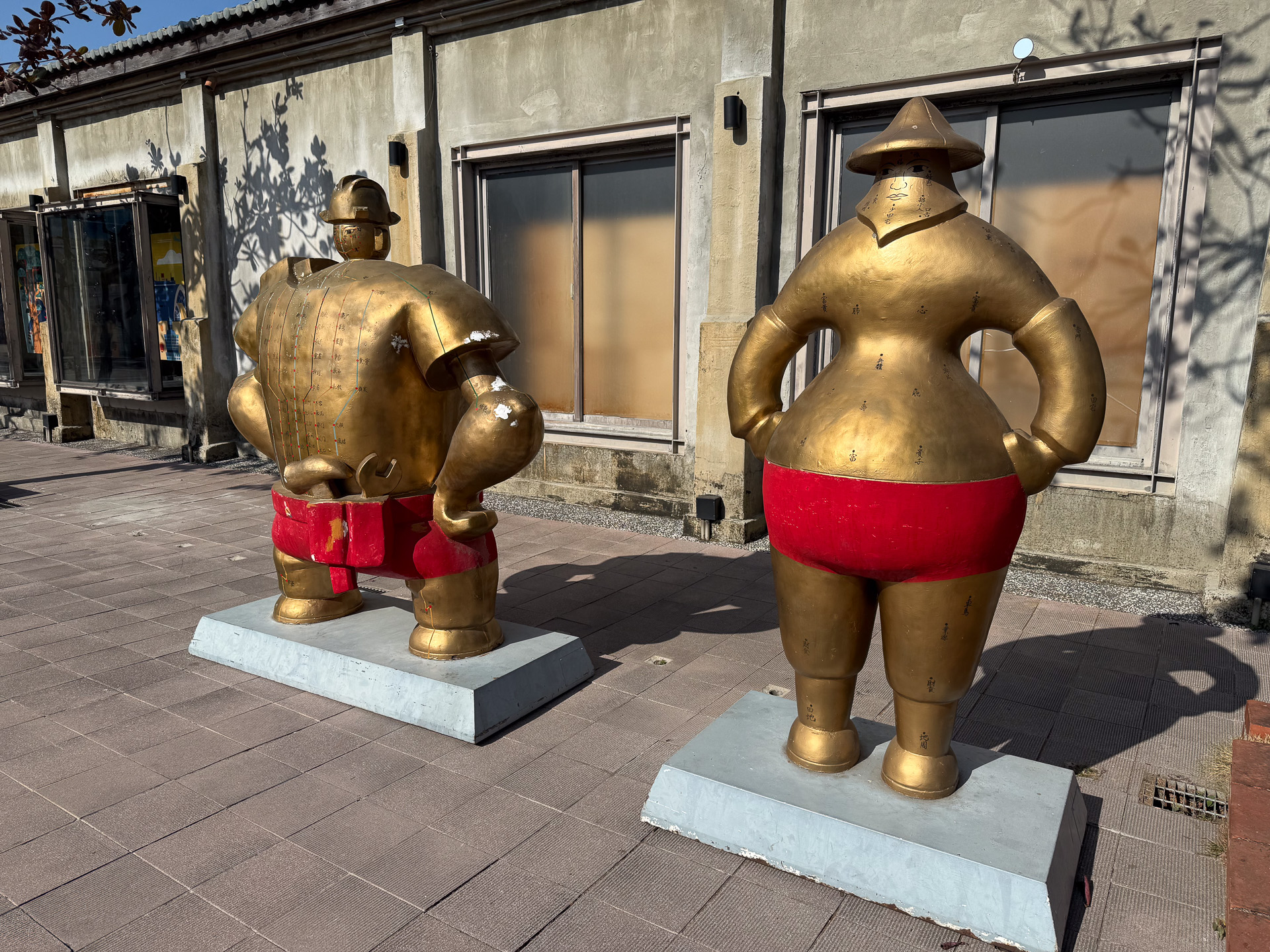 巨大なオブジェからウォールアートまで、余裕ある空間の使い方がうらやましい
