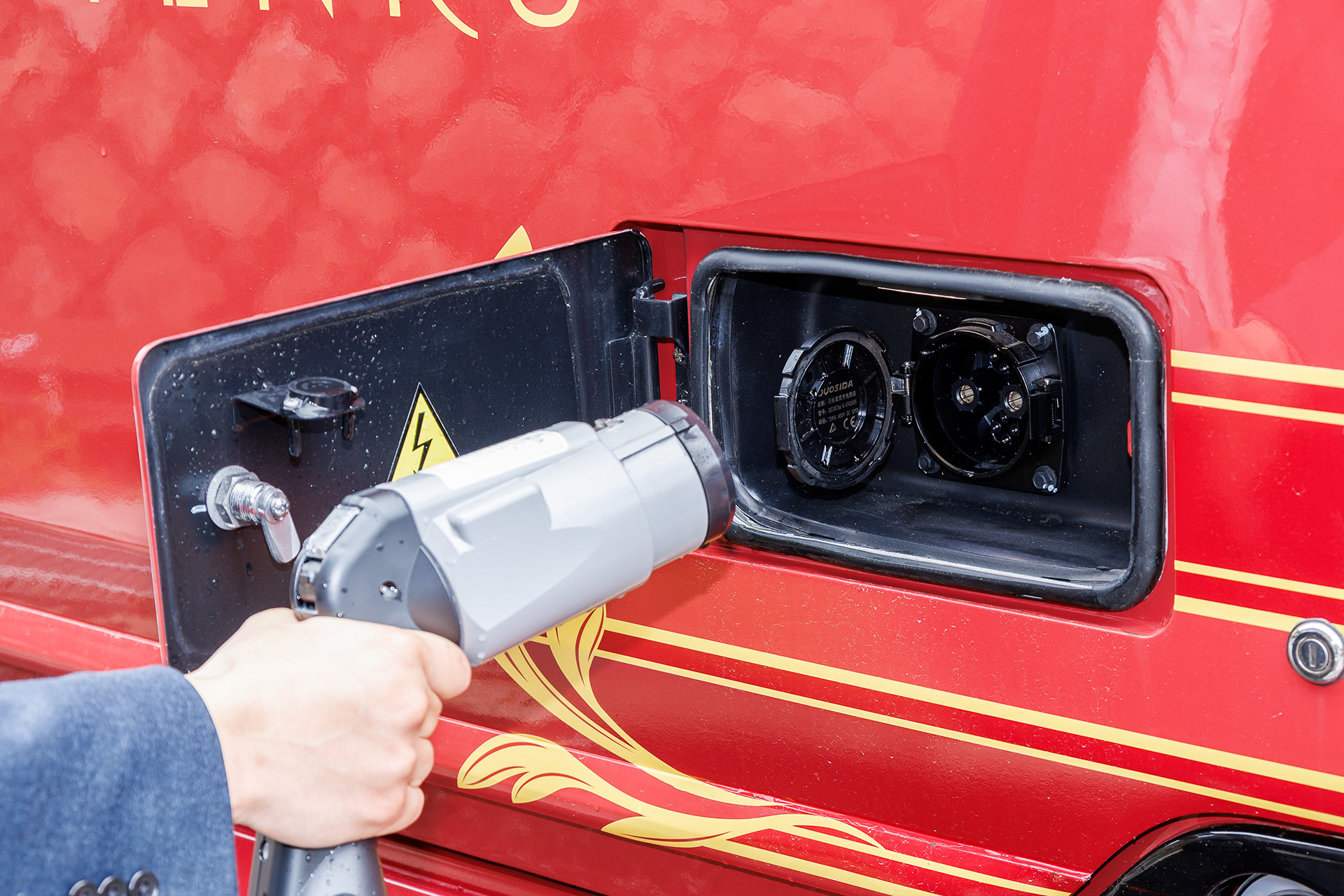 充電はCHAdeMO仕様