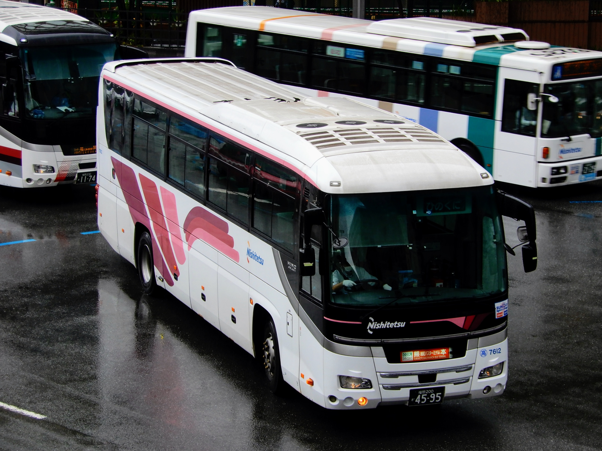 ひのくに号では、3月1日から全便にタッチ決済を導入している