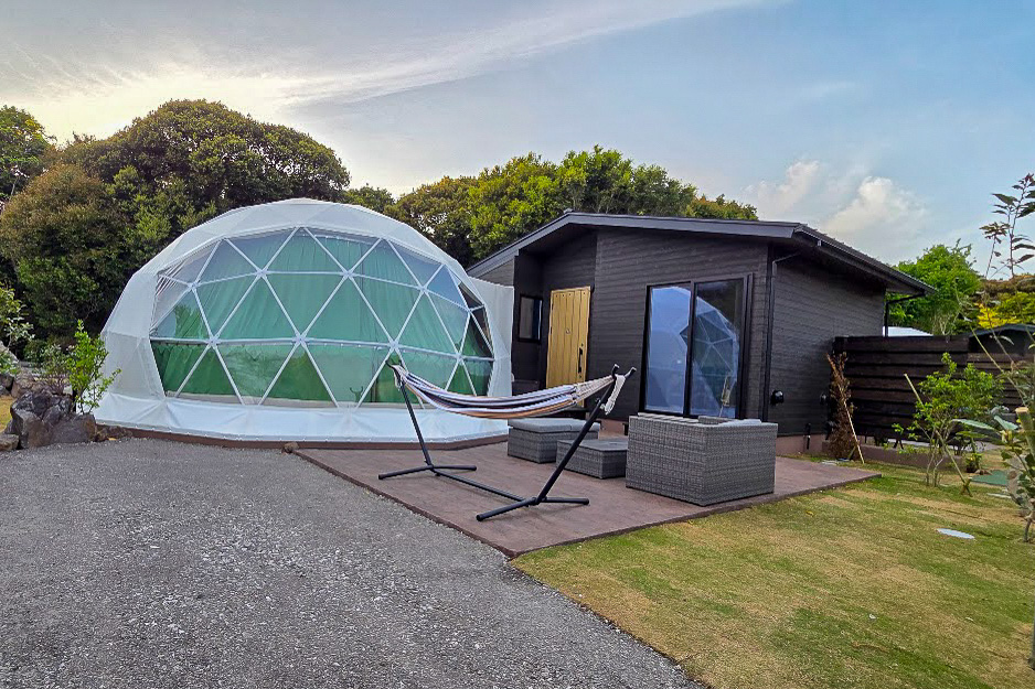 ガーデンエリアは庭が特徴。テーブルセットを置いているサイトも