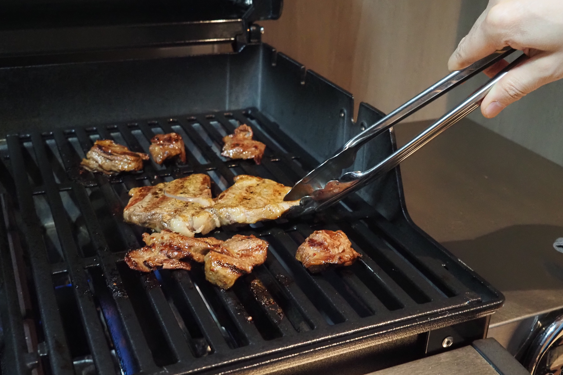 チキンやソーセージ、牛ハラミに牛ステーキと、ボリュームたっぷりのBBQ