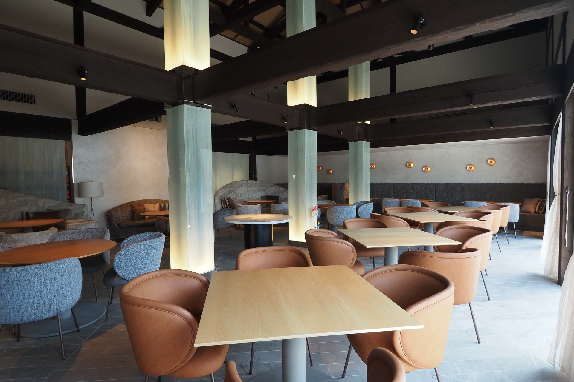 自分でカクテルを作って楽しむスタイル。スモアなどの有料メニューも