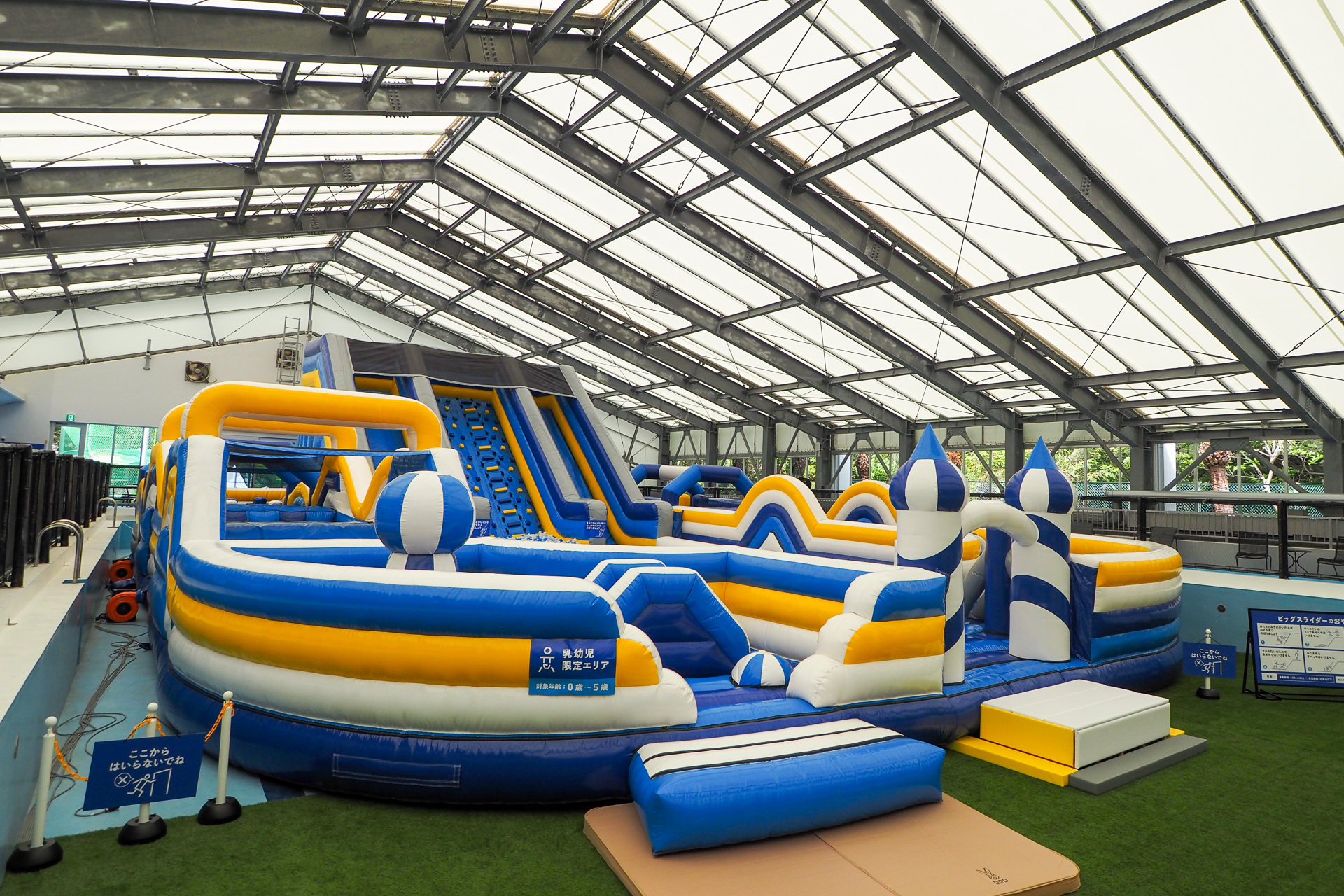 巨大なチューブスライダーは身長120cm以上から