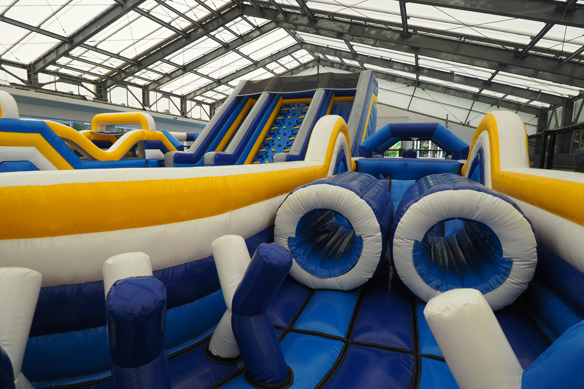 周回60mのアスレチックコースを併設