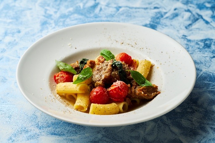 「ナポリ仕立て 静岡そだちのとろける牛肉リガトーニ」（2400円）