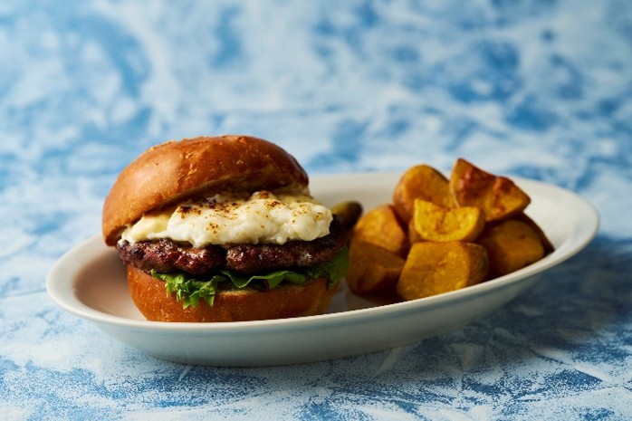 「伊豆レモンタルタルのモッツァレラバーガー」（2300円）