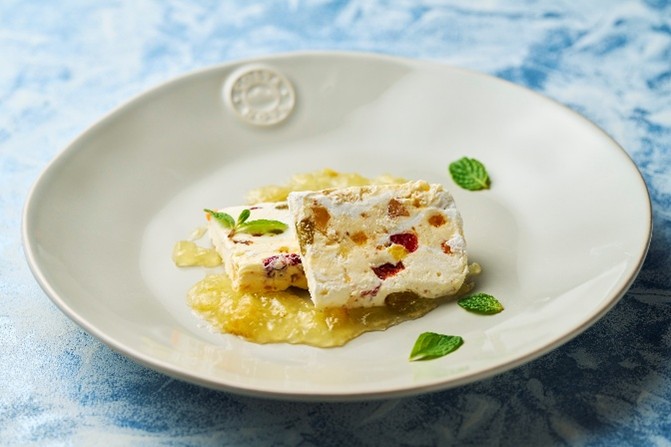 初夏限定デザートの「伊豆ニューサマーオレンジのカッサータ」（900円）