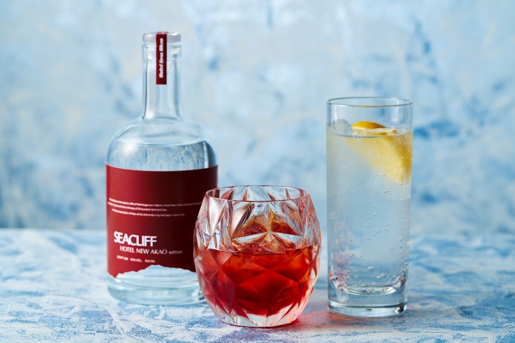 熱海産のハバノリや熱海橙、静岡茶、静岡レモンなどを独自にブレンドしたホテルオリジナルクラフトジン