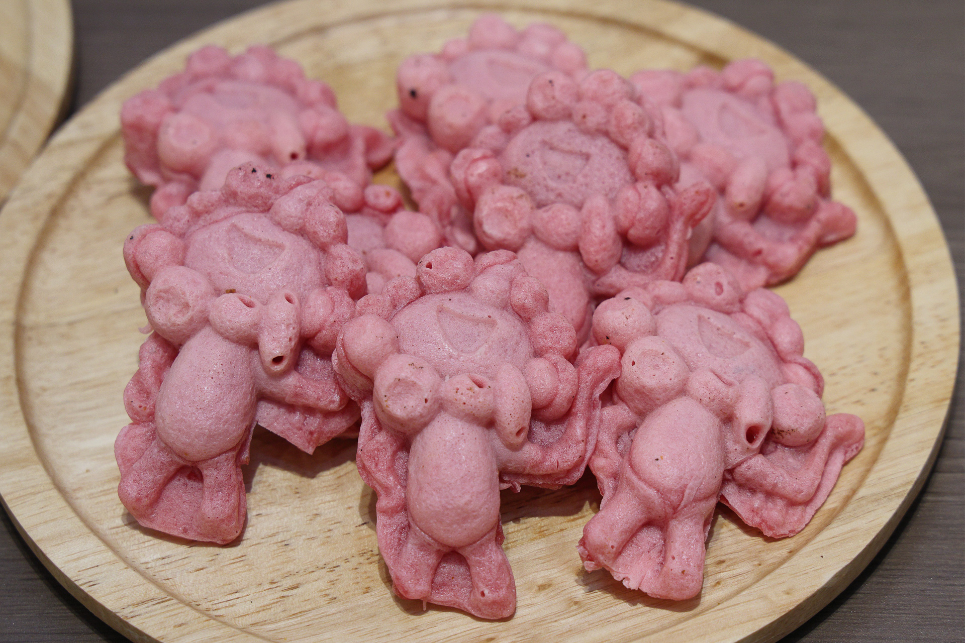 ミャクミャクもっちり焼き（季節限定いちご味）（8個入り、1380円）※1日100食限定、1人1袋まで