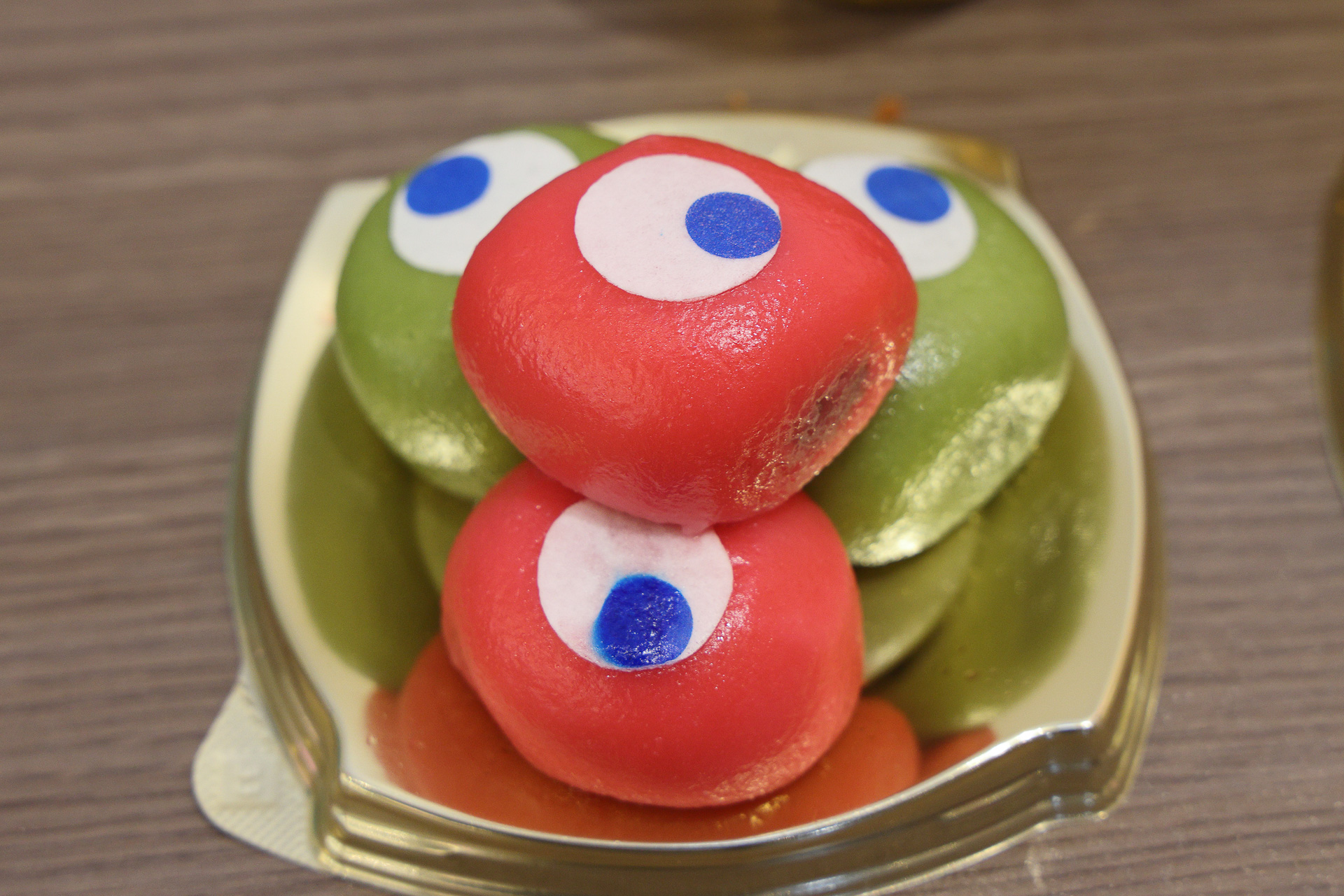 EXPO2025まん（いちごチョコ、抹茶カスタード）（1袋4個入り780円）※1人2袋まで