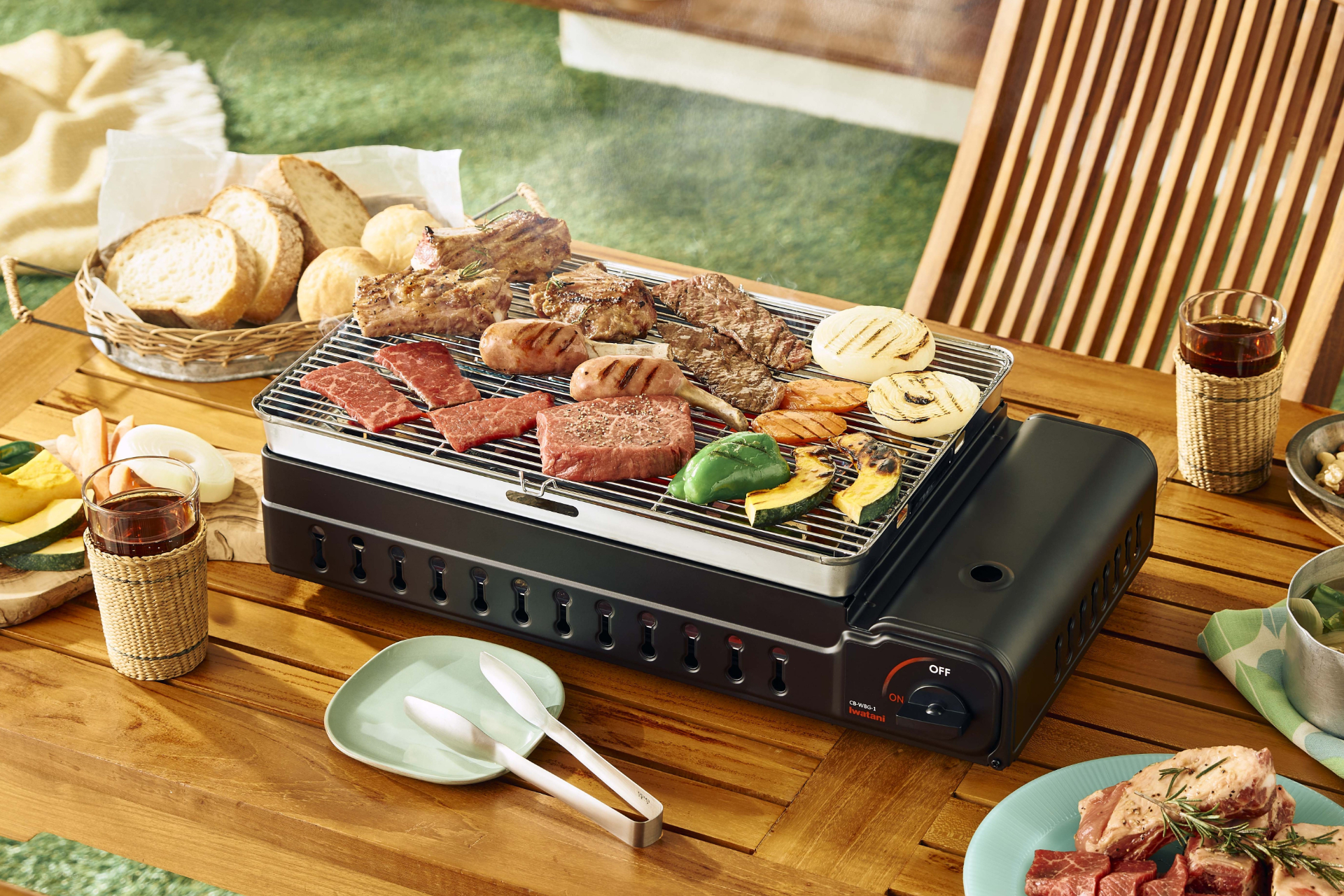 魚介の炙り焼きやステーキ、焼き野菜など、たくさんの食材を一度に並べることが可能。輻射熱で食材をムラなく、ふっくらジューシーに焼き上げる