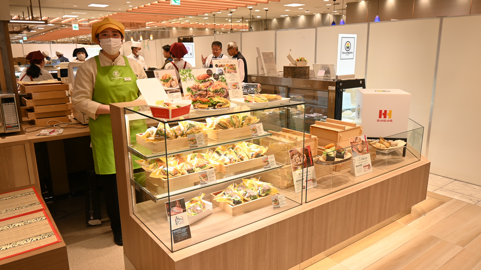 売り場には、発表したばかりの「ワンハンドBENTO」ロゴが輝く