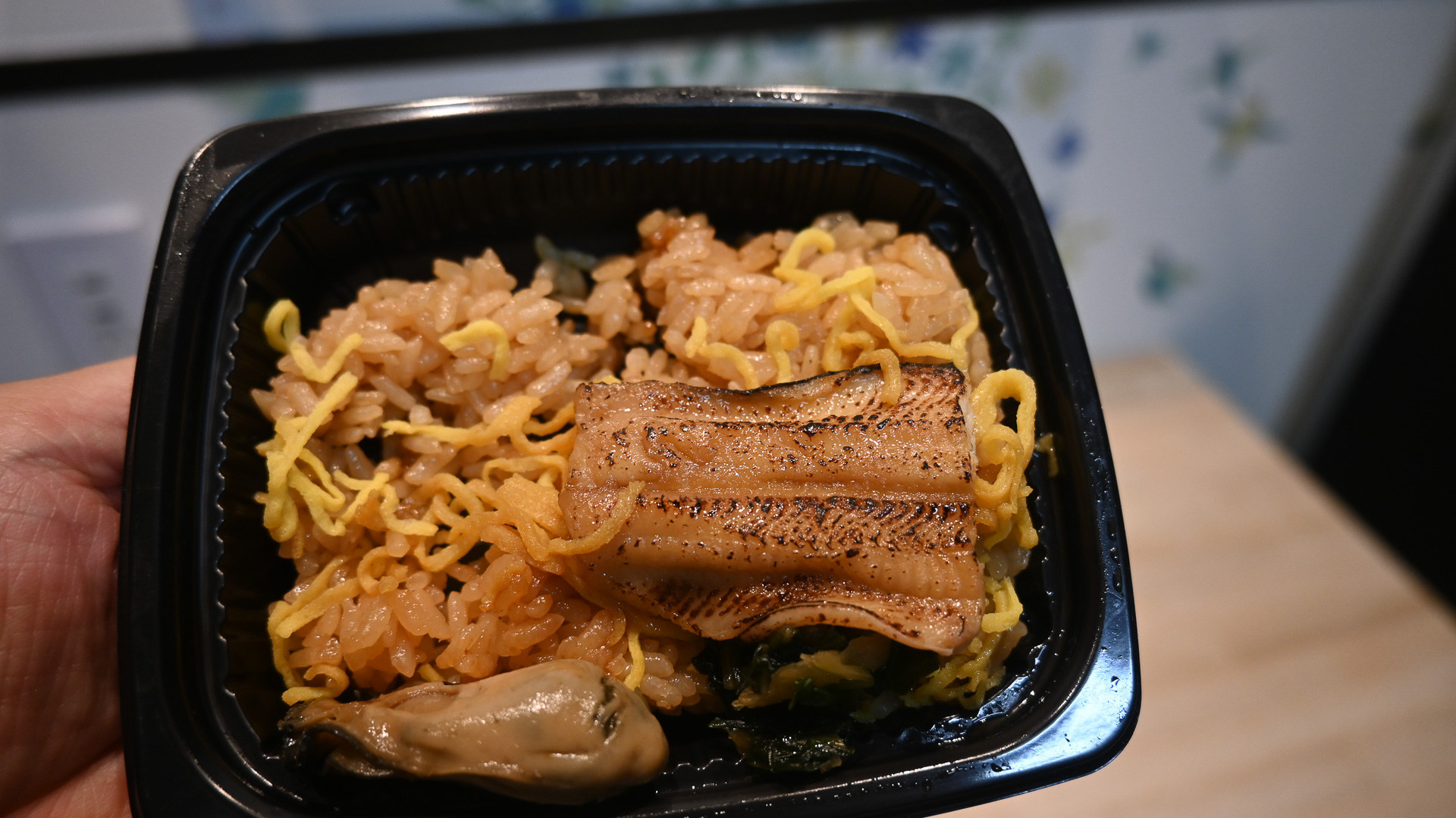 「まめたぬき」で提供された試食用あなご・かき飯