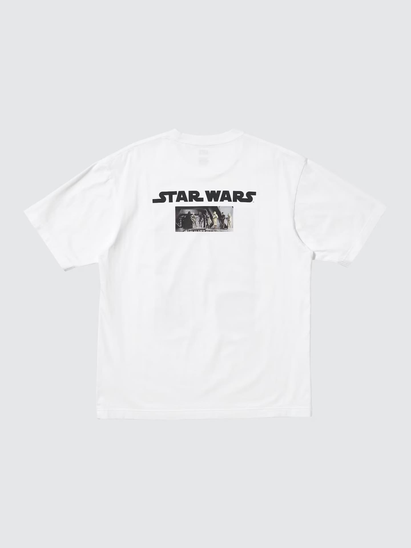 賞金稼ぎが登場する歴代ポスターを描いたメンズTシャツコレクション（全4種）