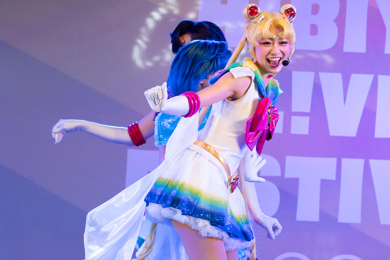 アニメから飛び出してきたような、弾ける笑顔を見せる山口さん