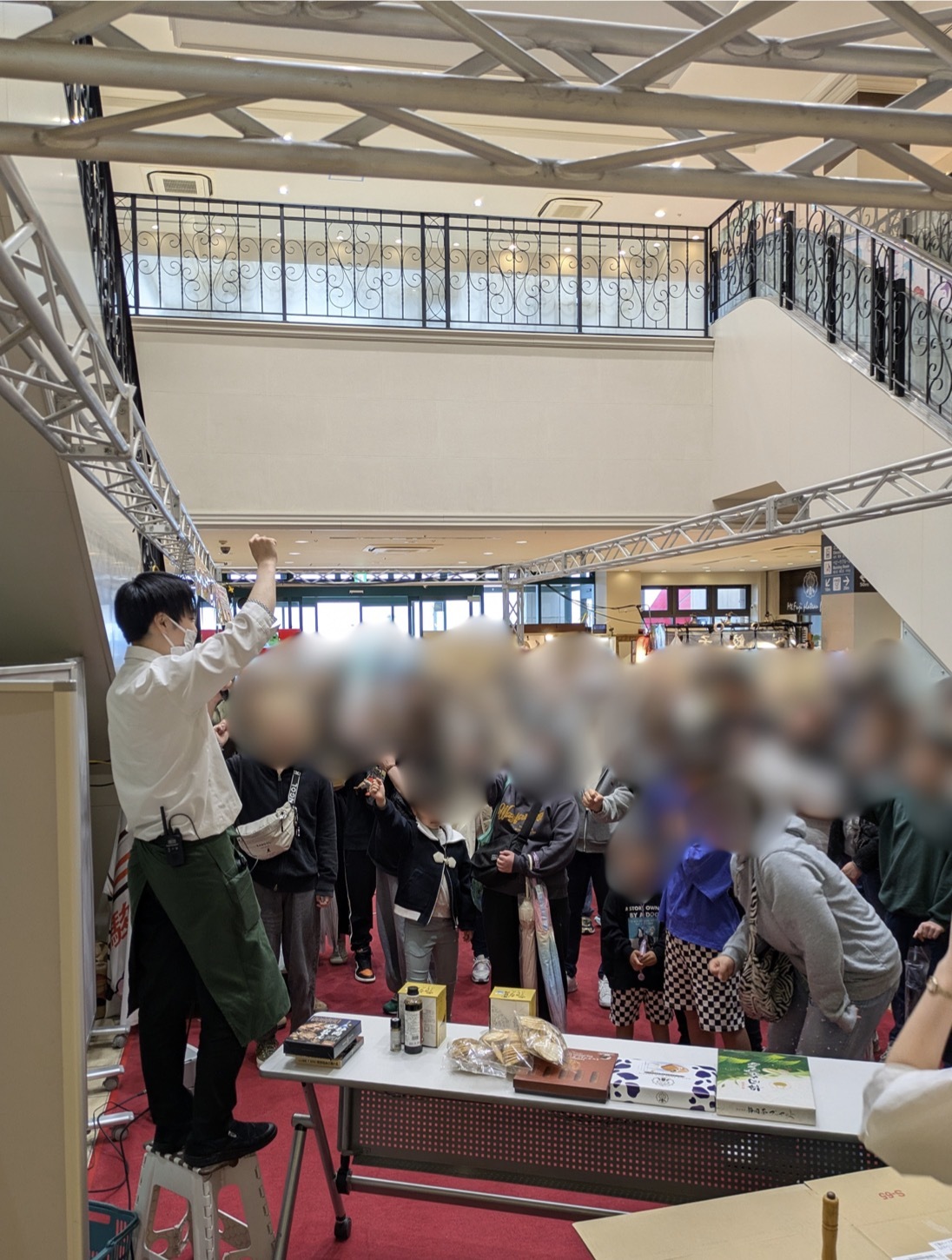 参加無料の「じゃんけん大会」。最後まで勝ち残った1名に景品プレゼント