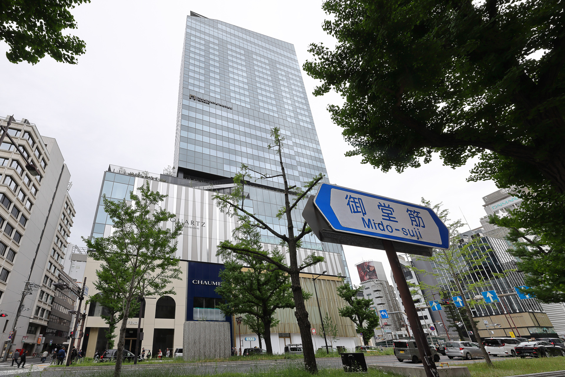 御堂筋に面した路面店として、カルティエ、ショーメ、フェンディがいずれも2026年秋開業予定