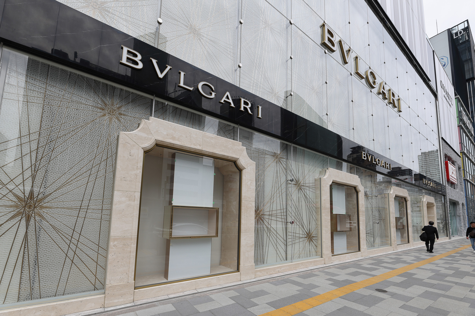 長堀通に面した南側にはブルガリ（6月中旬開業予定）とディーゼルが出店する