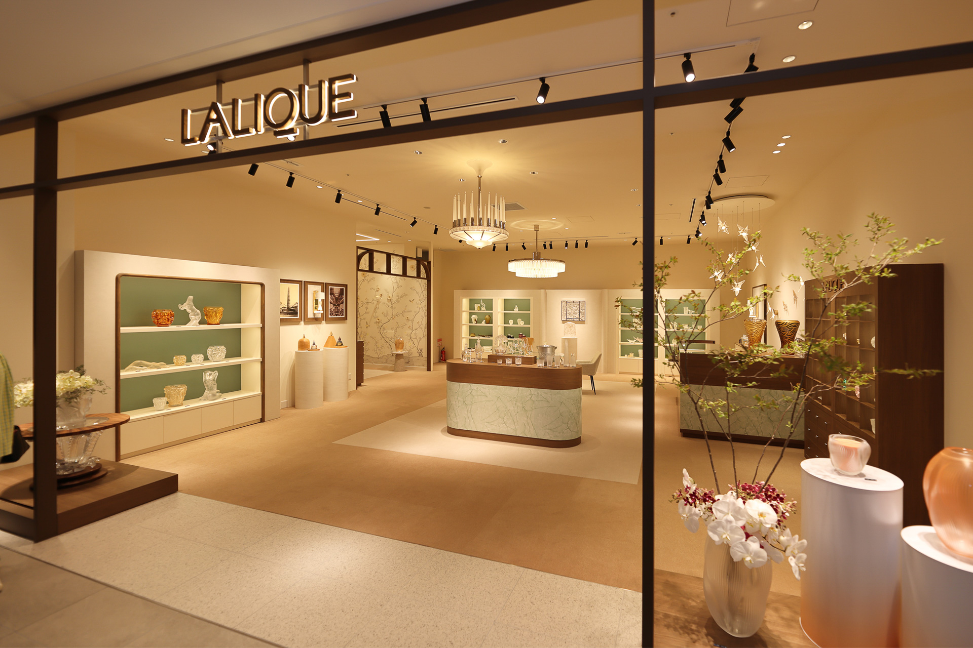 オーストラリアのファッションブランド「LALIQUE」も関西初出店だ