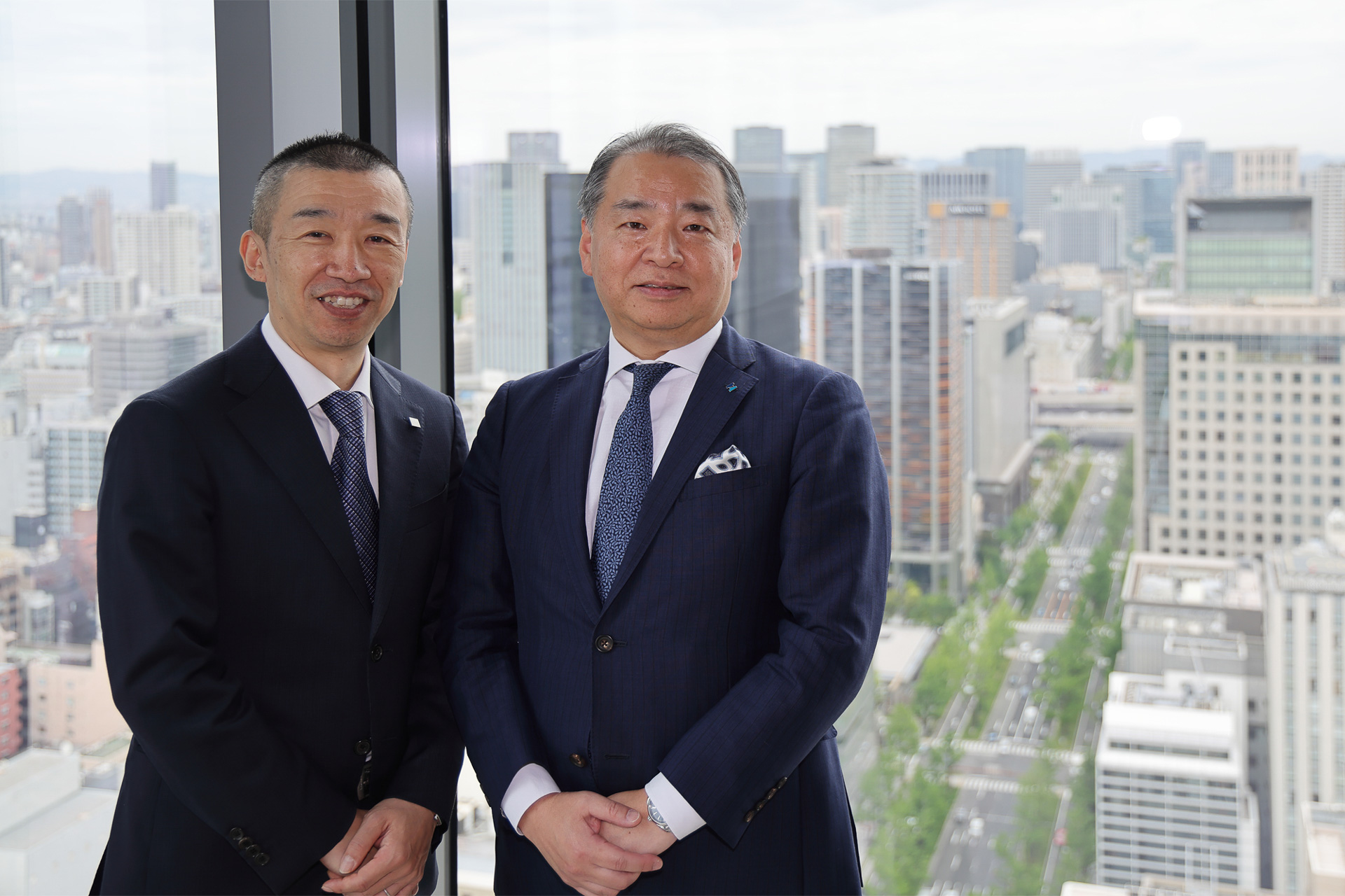 ヒューリックホテルマネジメント株式会社 代表取締役社長 大町祐輔氏（右）と、THE GATE HOTEL by HULIC 開業準備室・室長 執行役員 木村欣央氏（左）