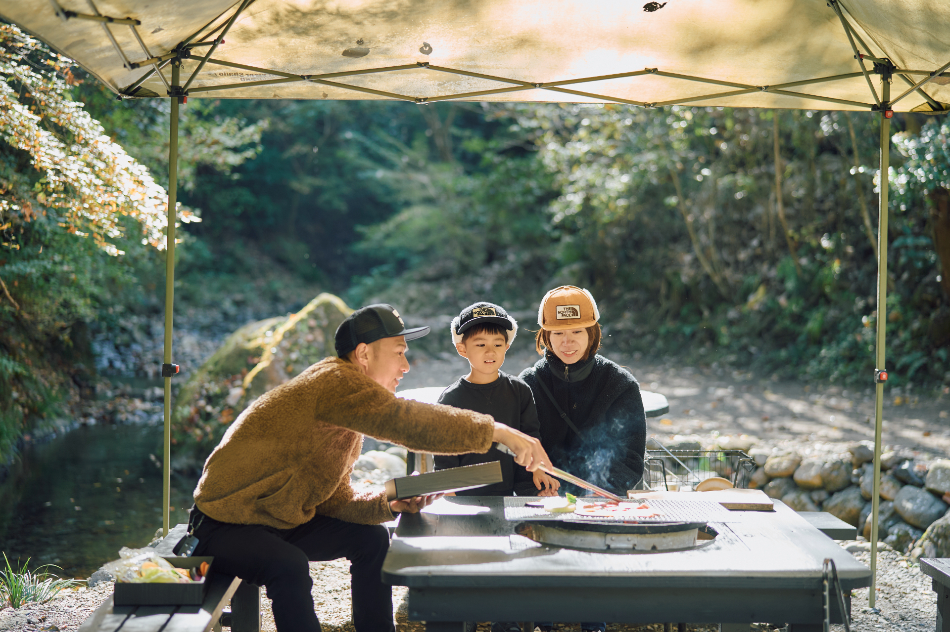 「南沢あじさい山×自然人村BBQ」プラン。自然人村公式サイトで予約受付（7日前までに要予約）