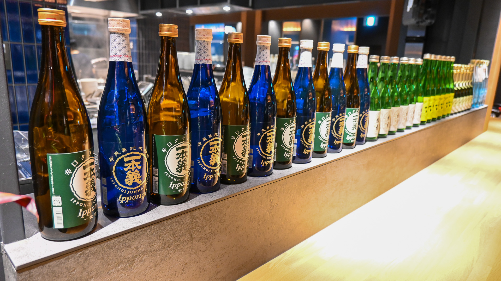 店先にズラリと並んだ日本酒