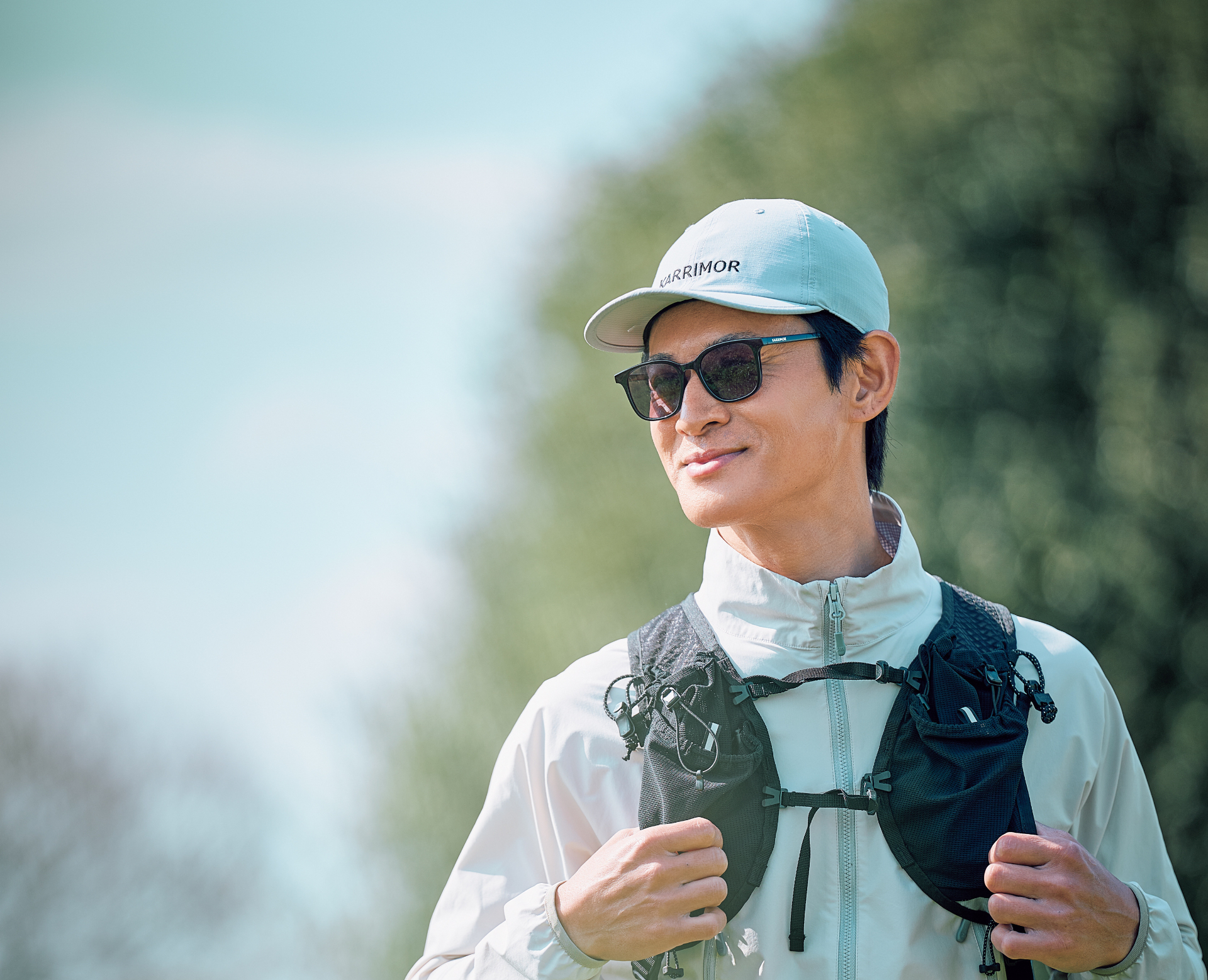 日本人の顔に合わせたサイズ感で、男女問わず使えるシンプルデザイン