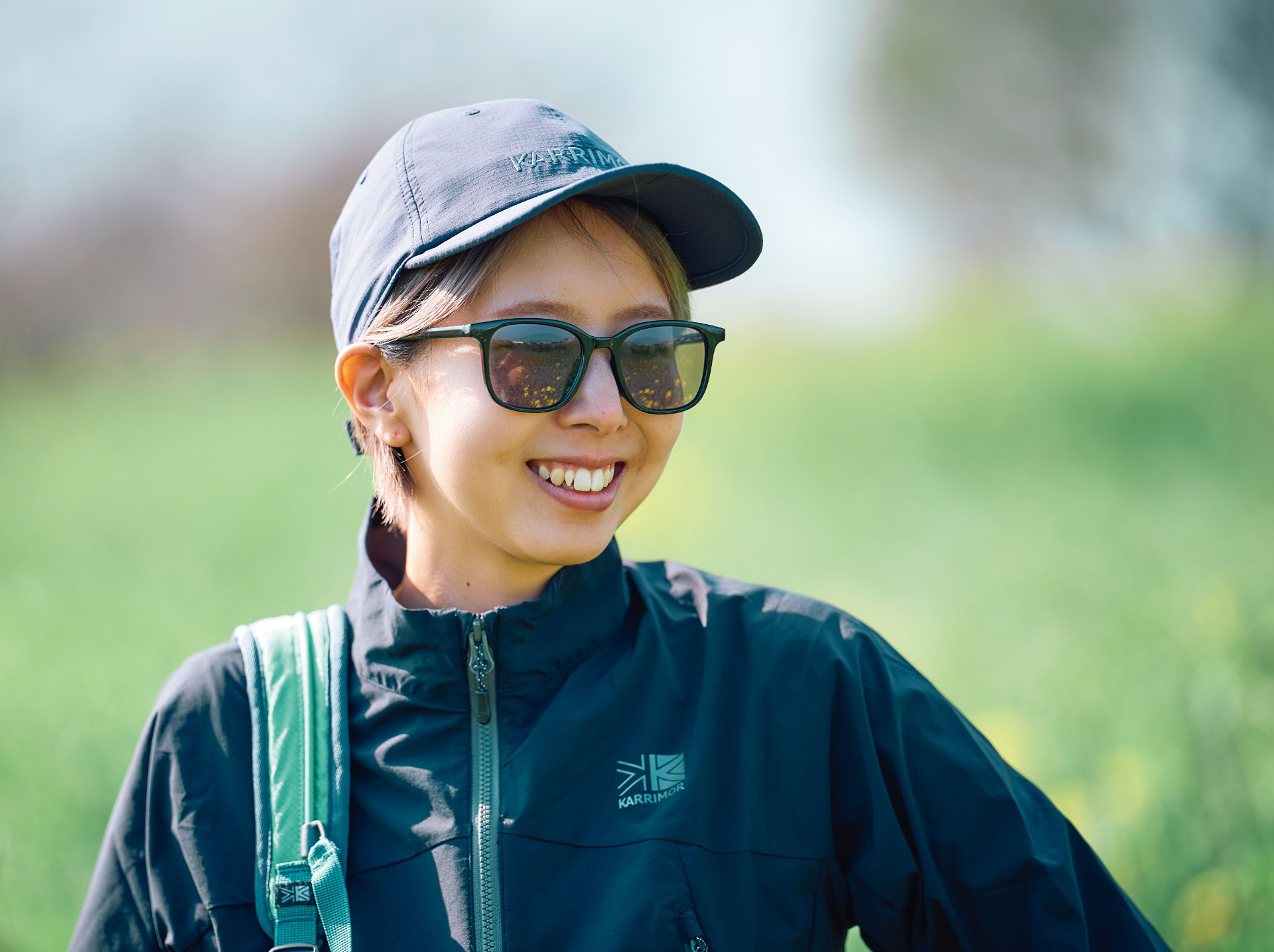 日本人の顔に合わせたサイズ感で、男女問わず使えるシンプルデザイン