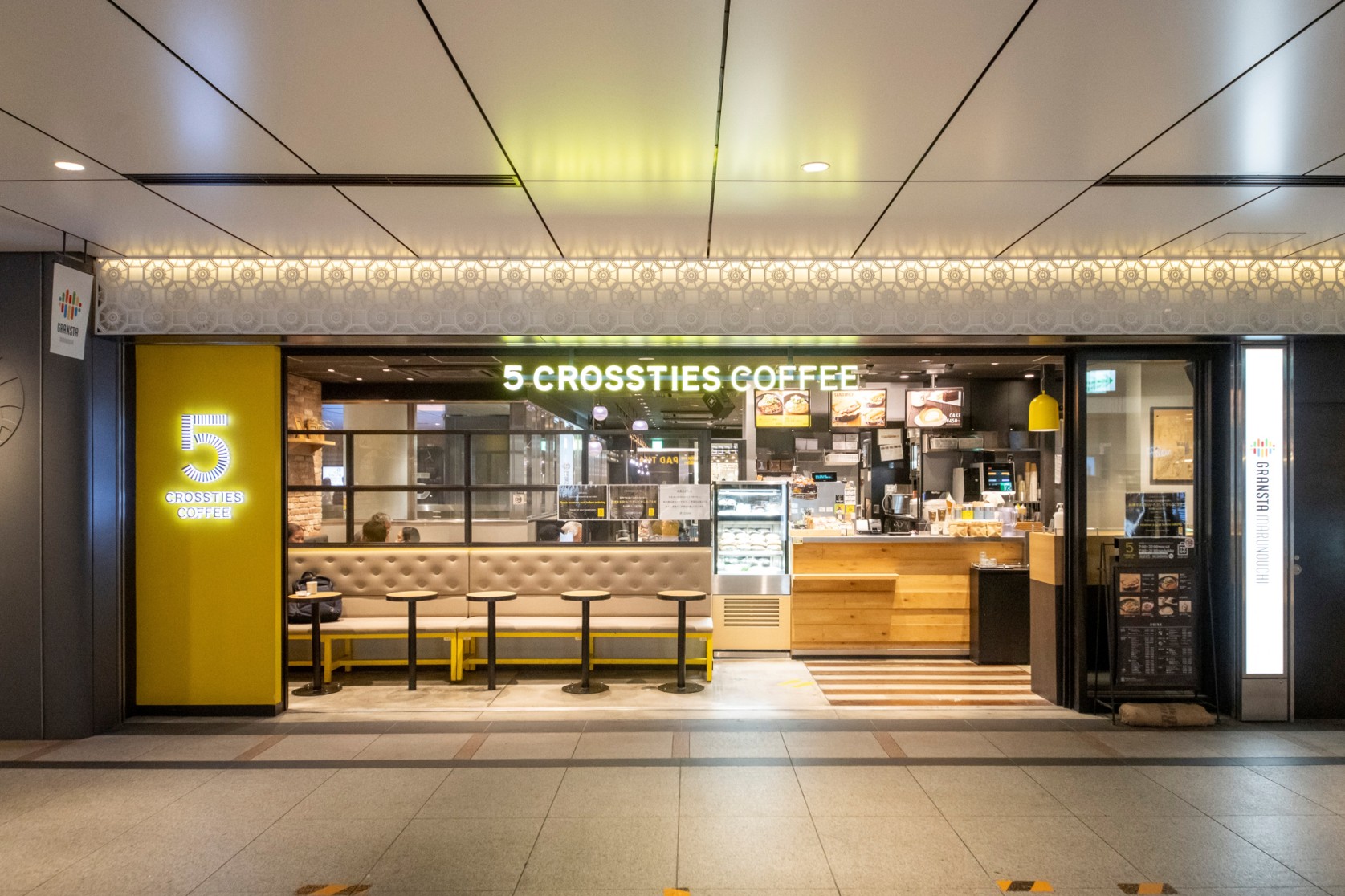 首都圏エリアに展開する駅カフェ「5 CROSSTIES COFFEE」。写真はグランスタ東京店