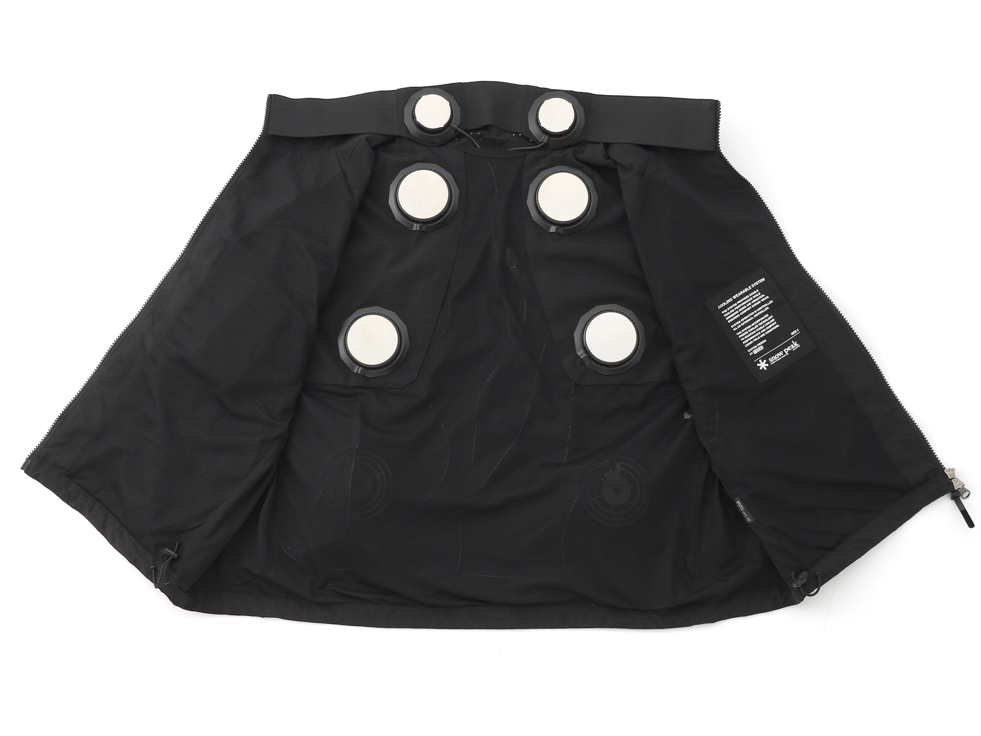 「Peltier Cooling Device Vest（ペルチェデバイスベスト）」（9万9000円）