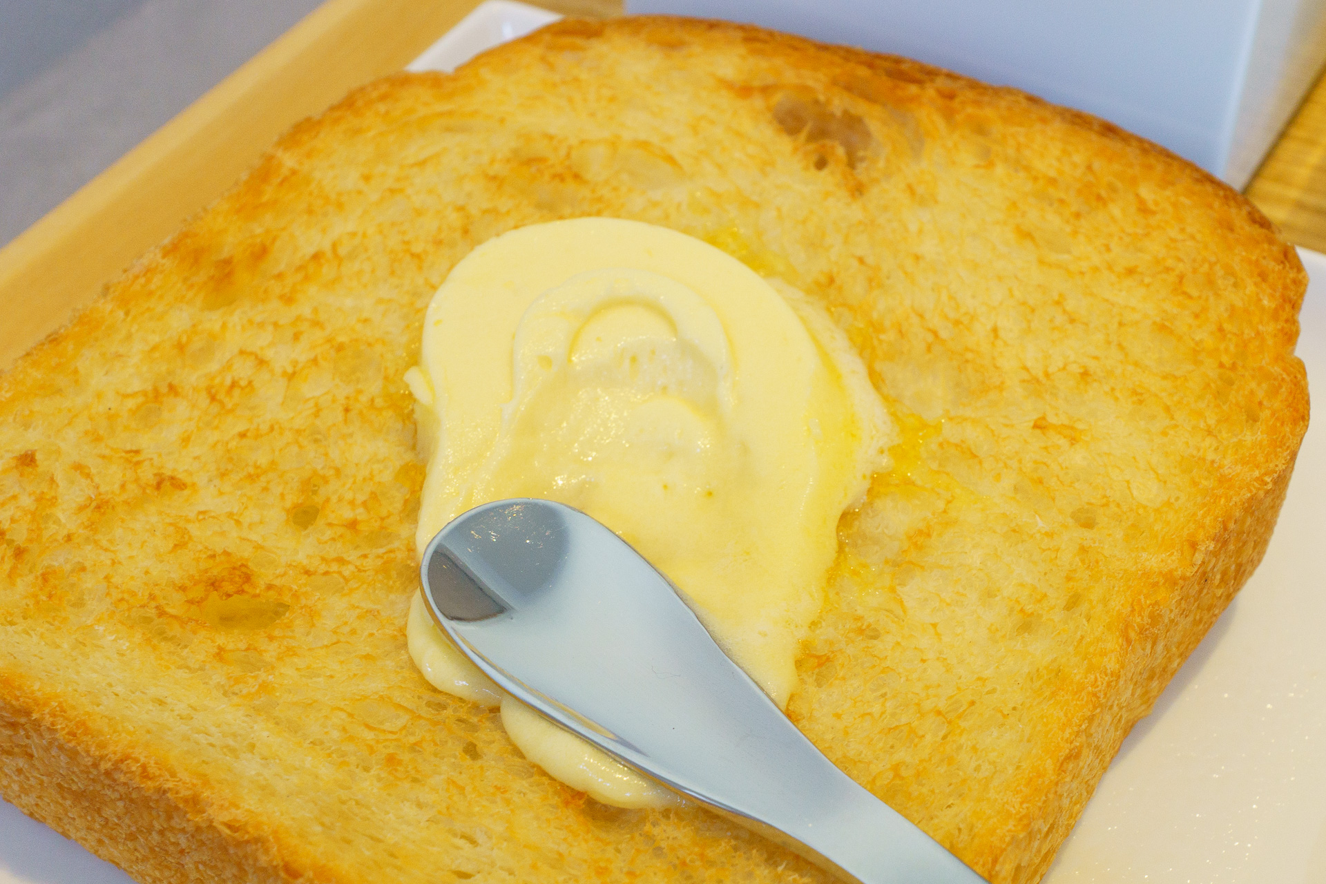 おばんざいとも相性のよい食パンはふんわり軽やか