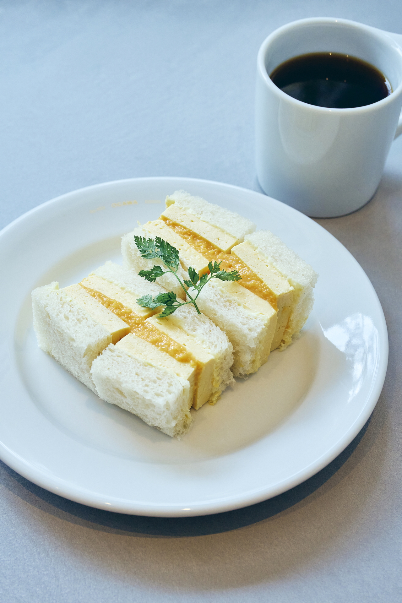 だし巻きとスクランブルエッグのサンドイッチ（ランチドリンク付き1600円/カフェ単品1500円/持ち帰り1473円）