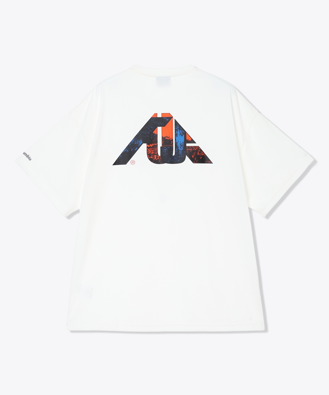 ロゴモチーフTシャツのフロント/バックデザイン