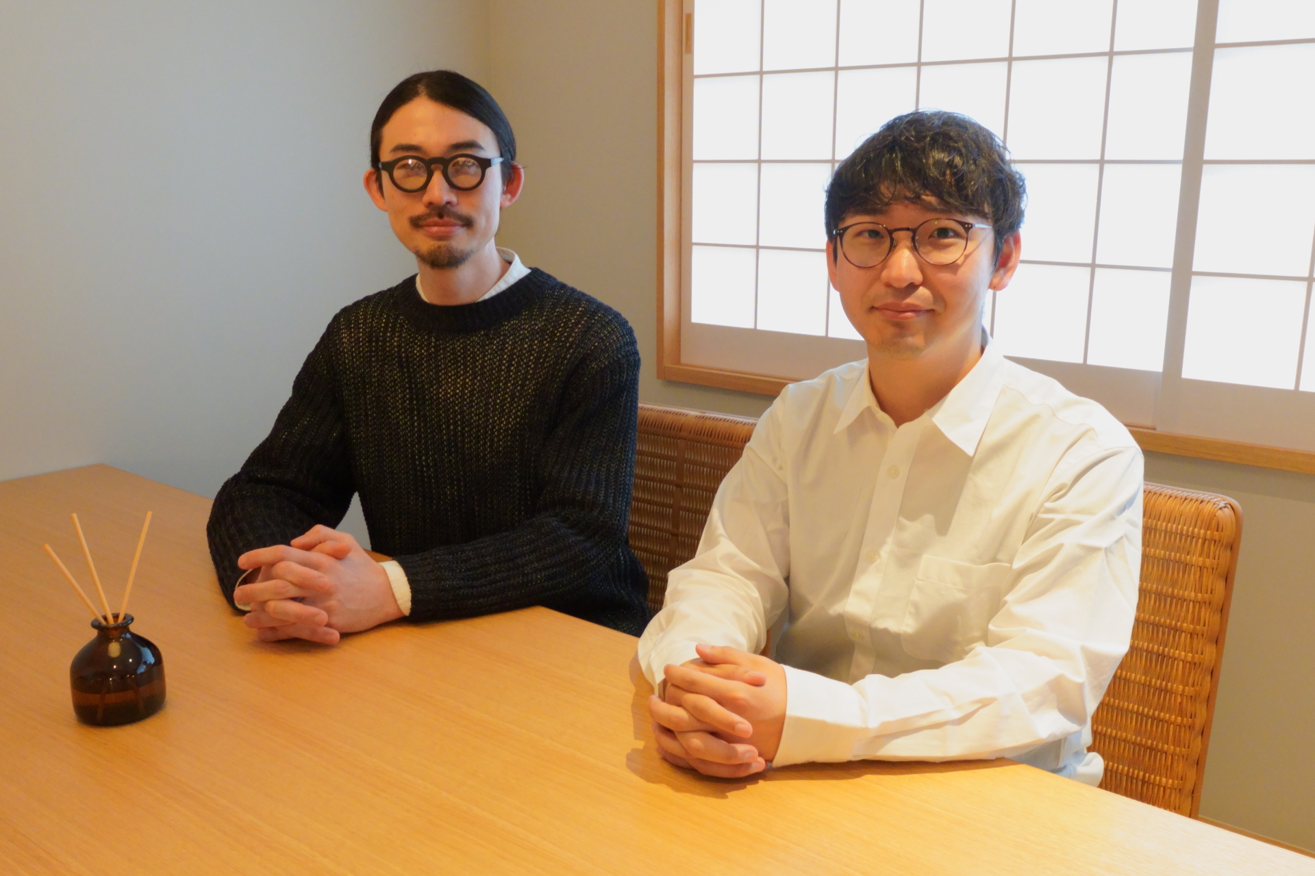 MUJI BASE KYOTO Kiyomizu 支配人 伊藤遼哉氏（右）、株式会社良品計画 ソーシャルグッド事業部 「遊」創事業部 部長 廣川剛史氏（左）
