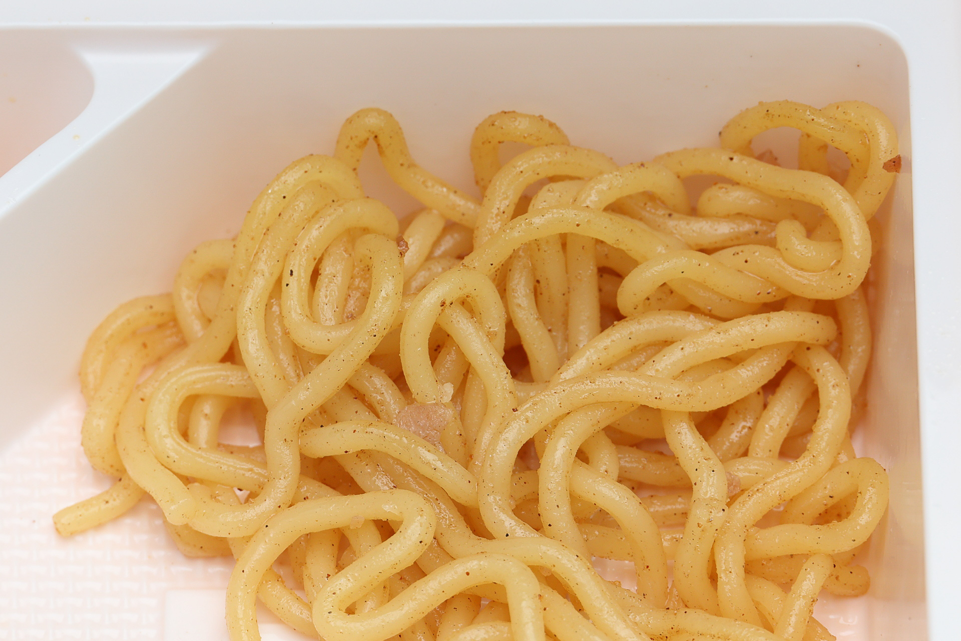 唐揚げの下には塩焼きそば