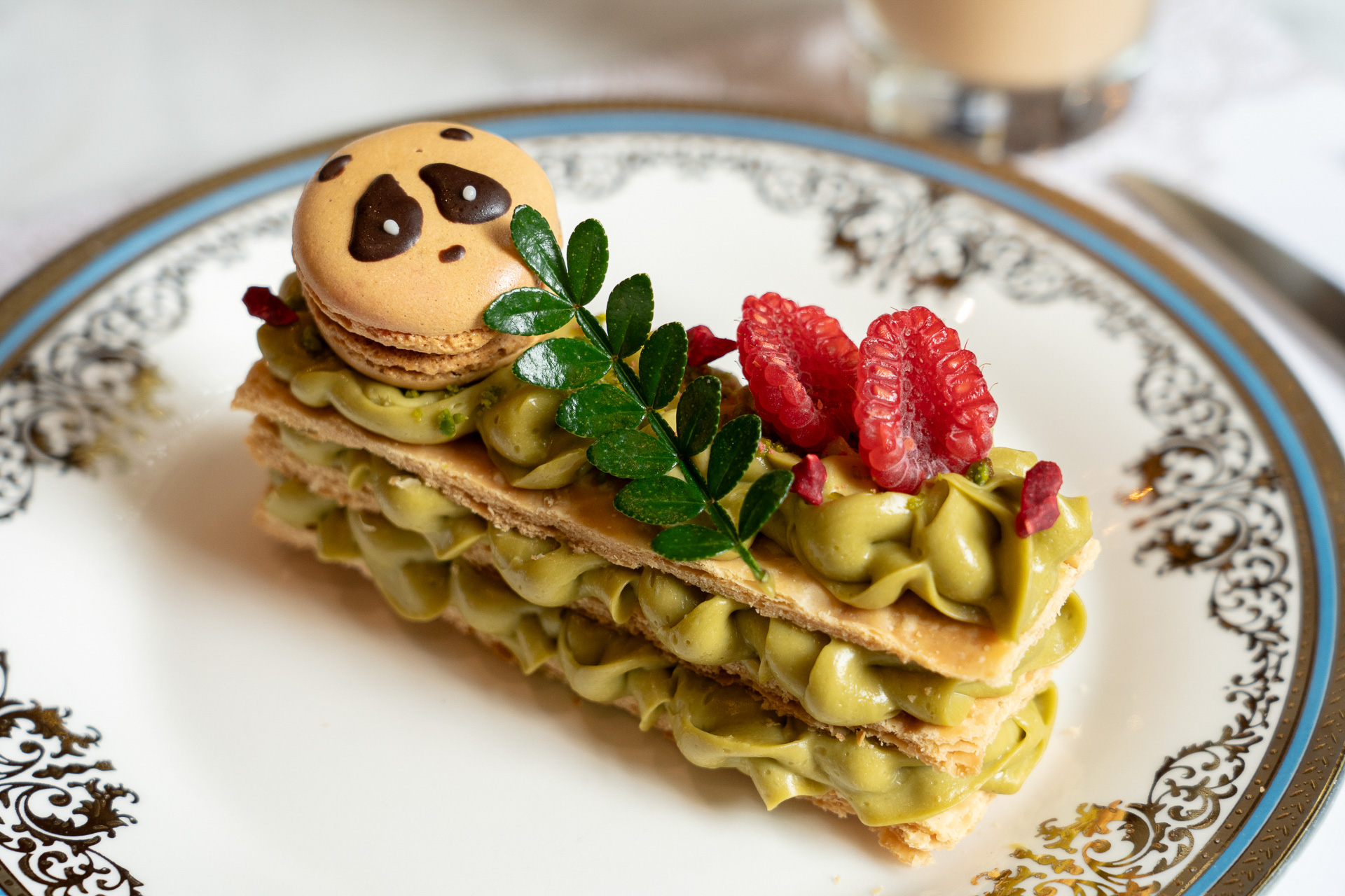 ピスタチオクリームたっぷりのケーキ。なお、季節によってケーキの種類は変わるそうです