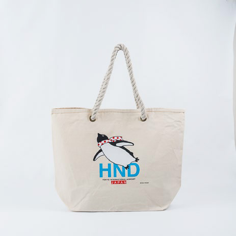 ロープハンドルトートバッグ（天空ペンギン）。3980円