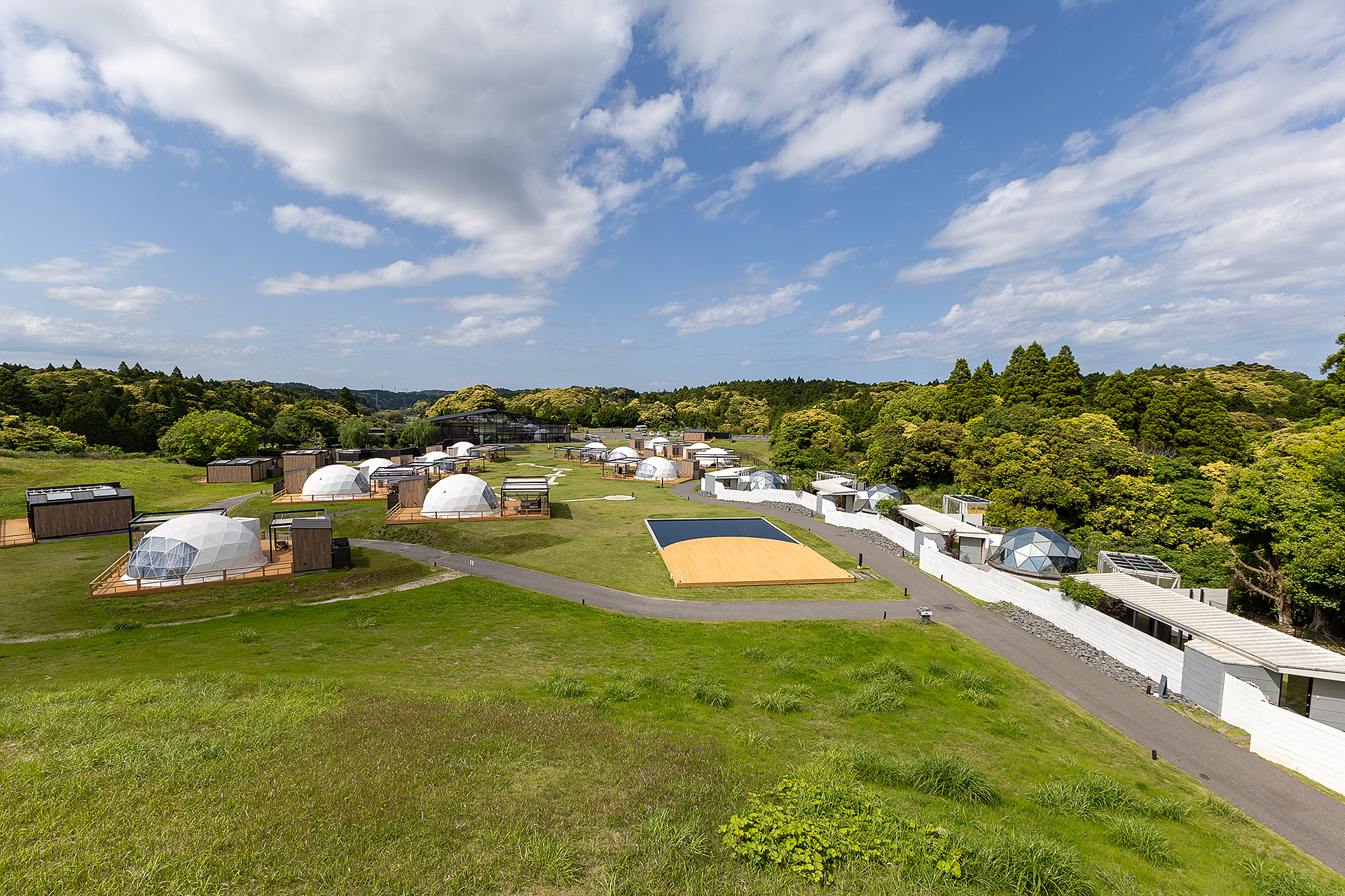 いすみグランピングリゾート＆スパ・ソラスの全景。グランピングエリアについては後半で紹介する。RVパークは写真の一番奥側