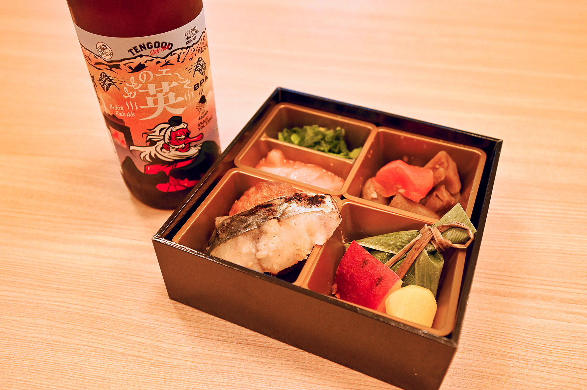 ウェルカムドリンクにあった地ビールとおばんざいでまずは乾杯