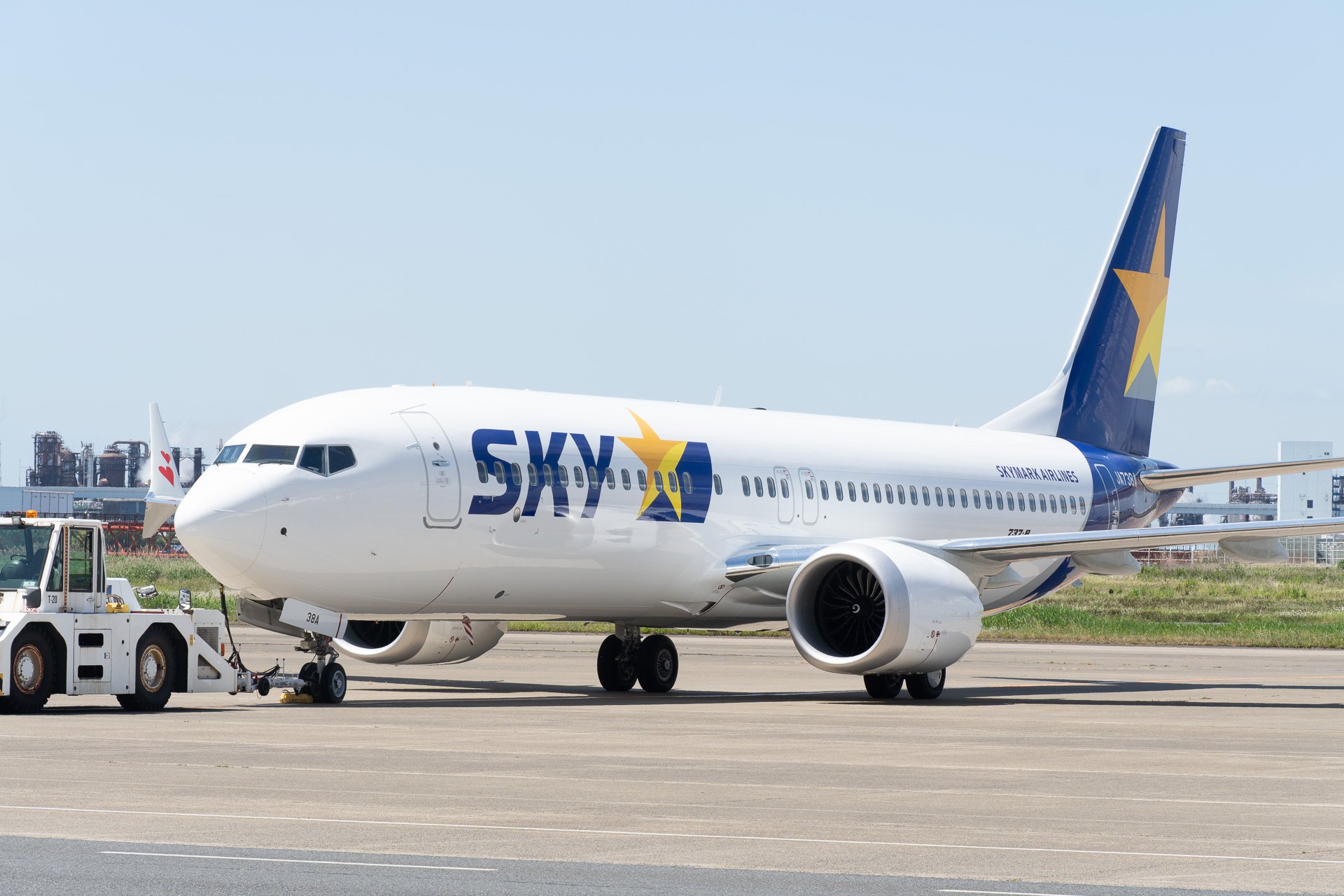 スカイマークがボーイング 737-8型機をお披露目した