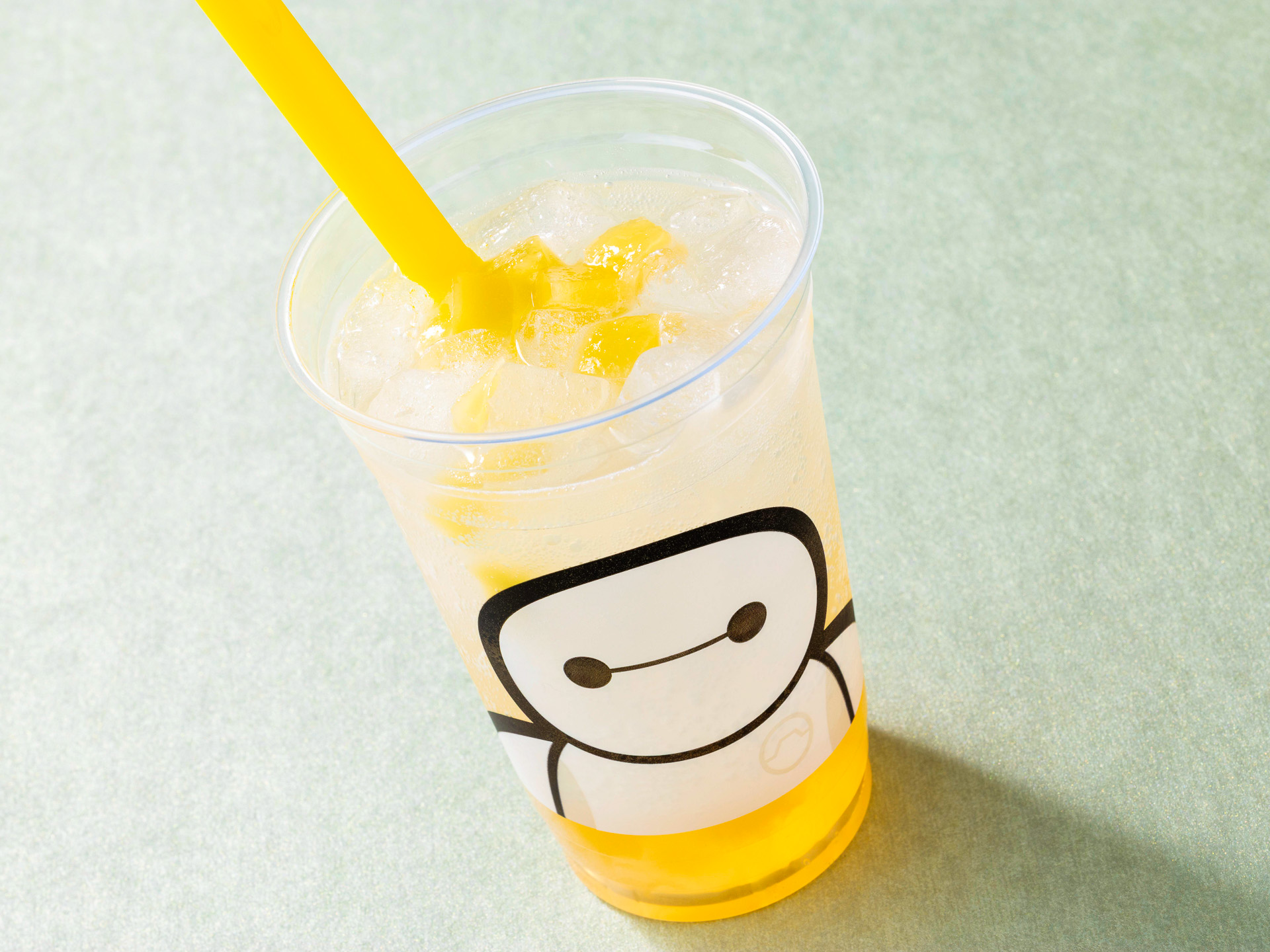 オリジナルパフェ ココナッツムース、シェイブアイス、もちアイス、マンゴー、ピーチ、杏仁豆腐（1580円）