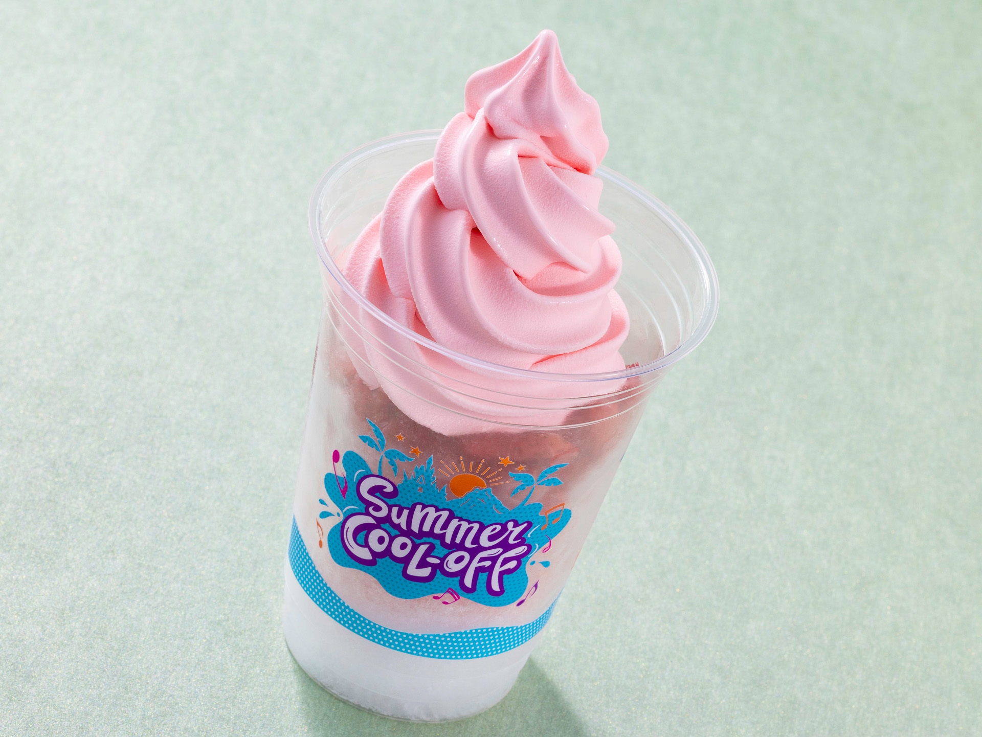 シェイブアイスサンデー ストロベリー（850円）
