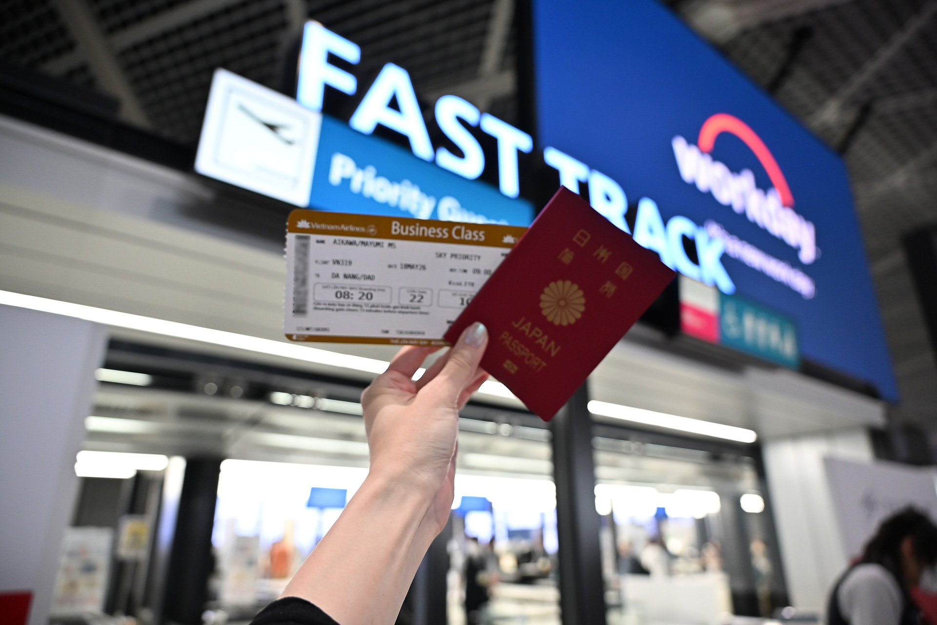 ビジネスクラスはFAST TRACKの利用ができますよ